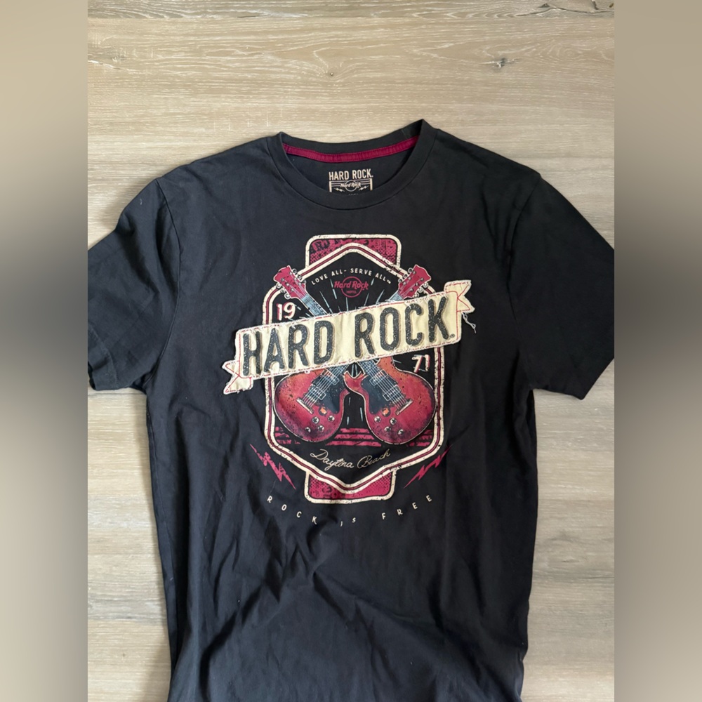 Hard Rock Cafe Black and Red Guitar Graphic Tee